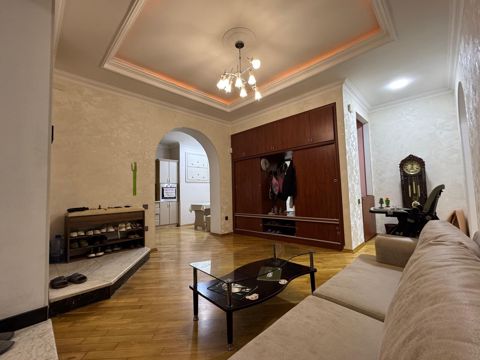 Satılır 4 otaqlı köhnə tikili 127.7 m² — Bakı