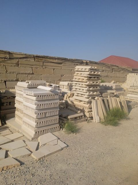 Ağlay daşları — Bakı