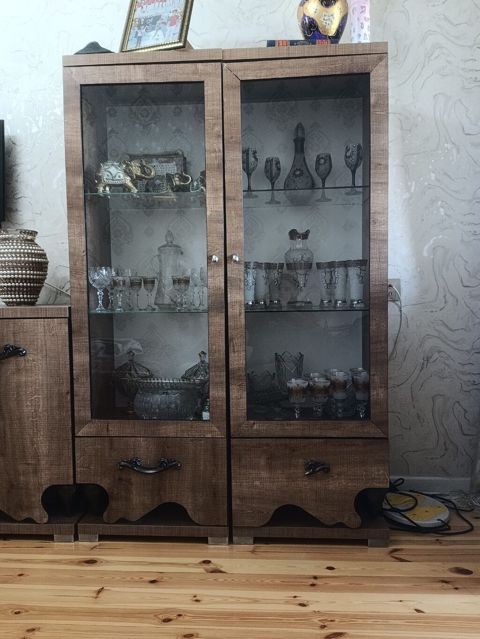 Qonaq otağı üçün vitrinli bufet dəsti - Material: ağac teksturalı