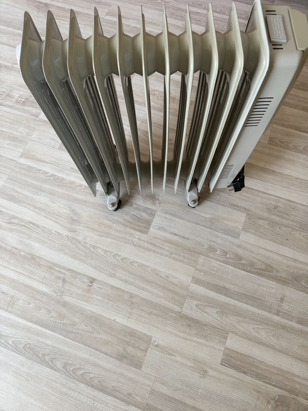 Yağlı radiator/qızdırıcı – Auksis (elektrikli) Xüsusiyyətlər: - Yağla — Isıtıcılar və isı ventilatorları, Digah (2)