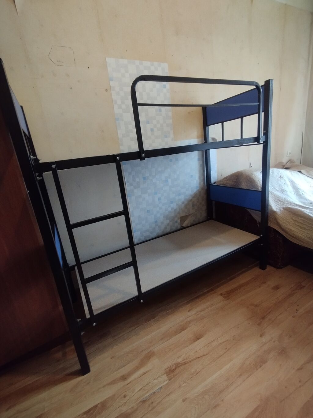 Metall iki mərtəbəli çarpayı - Karkas: möhkəm qara metal konstruksiya — Yataqlar, Bakı (7)