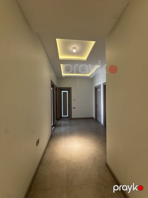 Satılır 3 otaqlı yeni tikili 120 m²