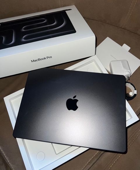 Macbook Pro 16'inch M5 Max 36/2TB Space B — Bakı