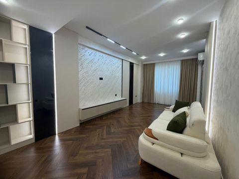 Satılır 3 otaqlı köhnə tikili 126 m² — Bakı