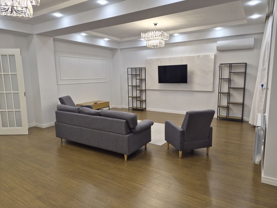 İcarəyə verilir 4 otaqlı yeni tikili 220 m² — Mənzil, Bakı (2)