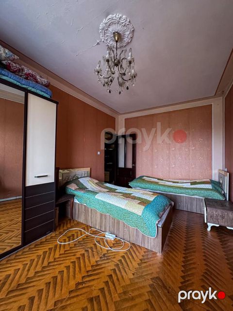 Satılır 4 otaqlı köhnə tikili 105 m²
