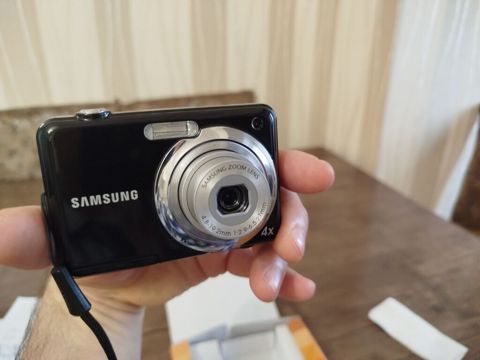 Samsung ES9 rəqəmsal fotoaparat - Rəng: qara, kompakt gövdə, bilək — Bakı