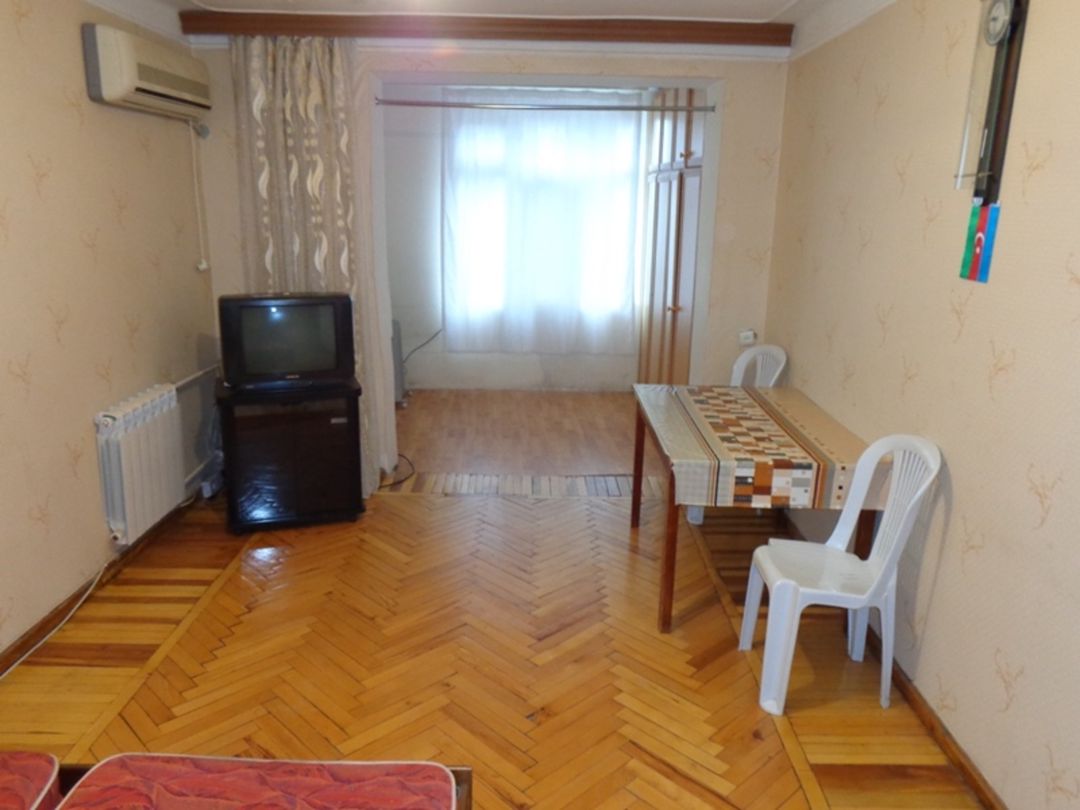 Satılır 1 otaqlı köhnə tikili 42 m² — Mənzil, Bakı (2)