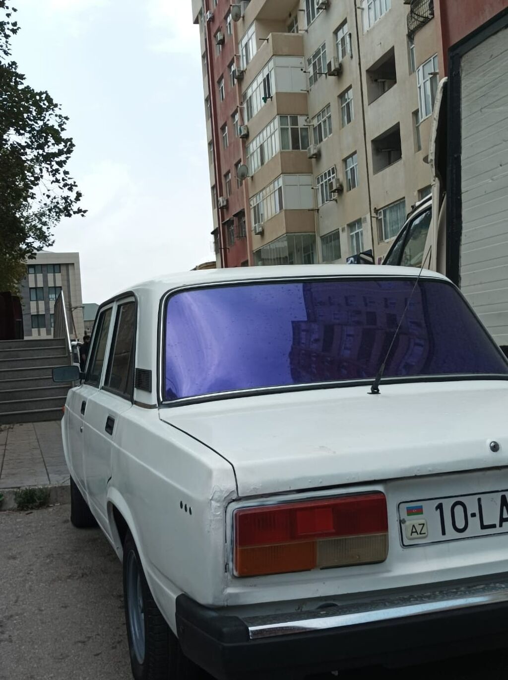 Lada 2107 sedan - Kuzov: ağ rəng, 4 qapı - Salon: arxa şüşə bənövşəyi — Avtomobillər, Xırdalan (3)