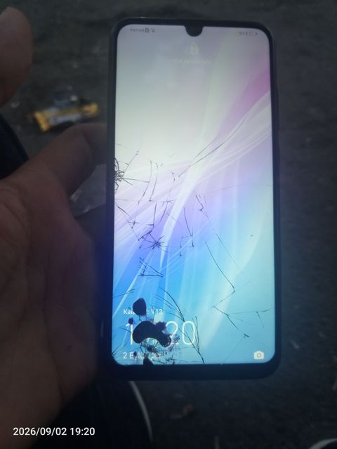 Məhsul: Ekranı qırıq smartfon Təsvir: - Damla tipli ön kamera — Sumqayıt