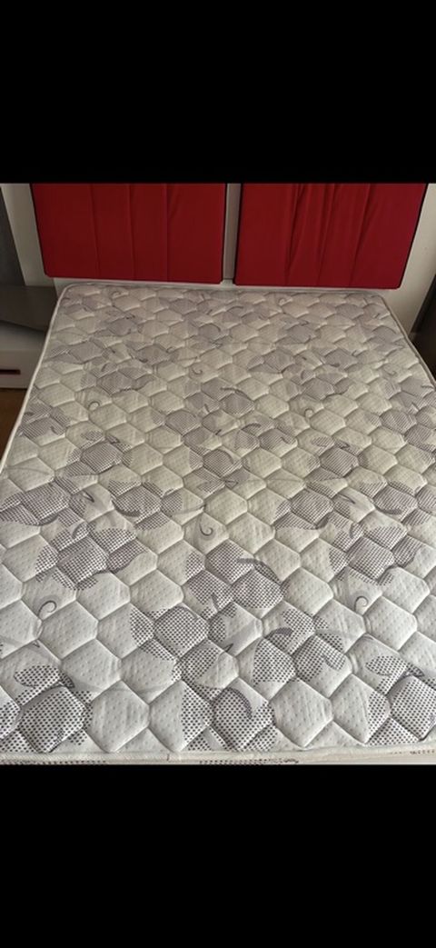 İki nəfərlik ortopedik döşək - Ölçü: təxminən 160x200 sm (şəkillərdə — Bakı