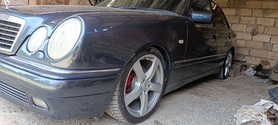 Mercedes təkərləri 225/40/R18 — Ehtiyat hissələri və aksesuarlar, Bakı (4)