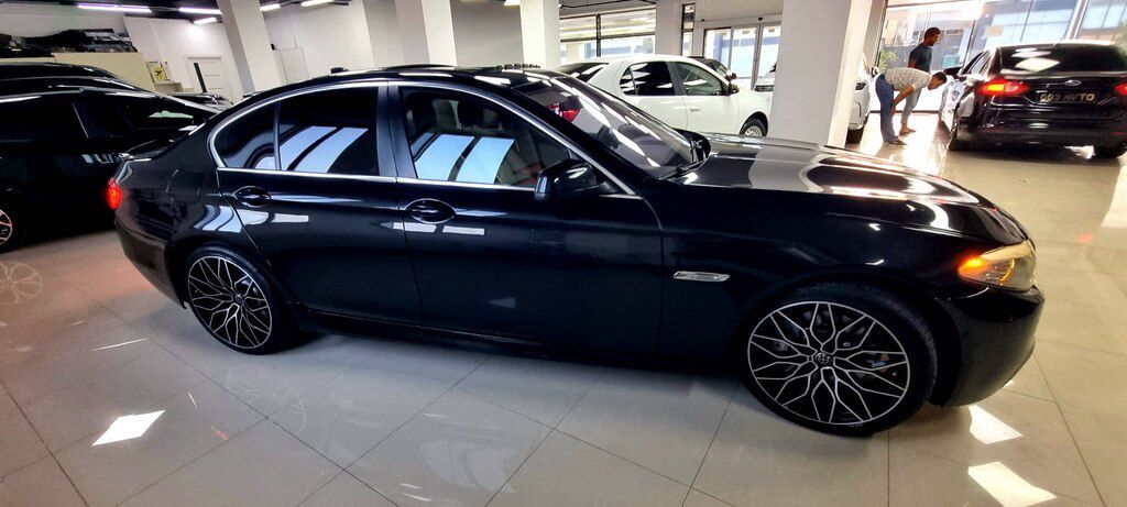 BMW 530, 3.0 L, 2011 il, 321 300 km — Avtomobillər, Bakı (8)