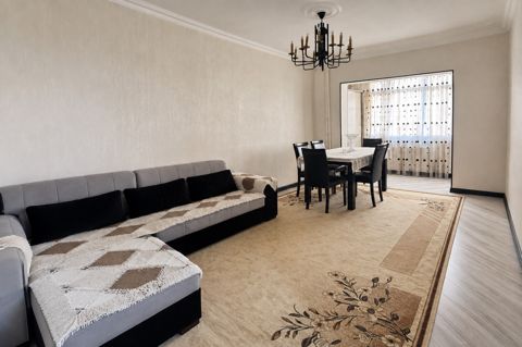 Satılır 4 otaqlı köhnə tikili 100 m² — Bakı