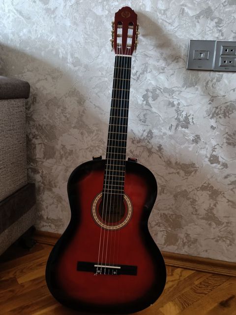 Klassik Gitara Mbta S/N:3910 Tam ölcü:4/4, Rəng:qırmızı