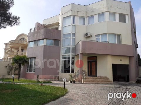 Satılır 10 otaqlı həyət evi/bağ evi 960 m² — Bakı