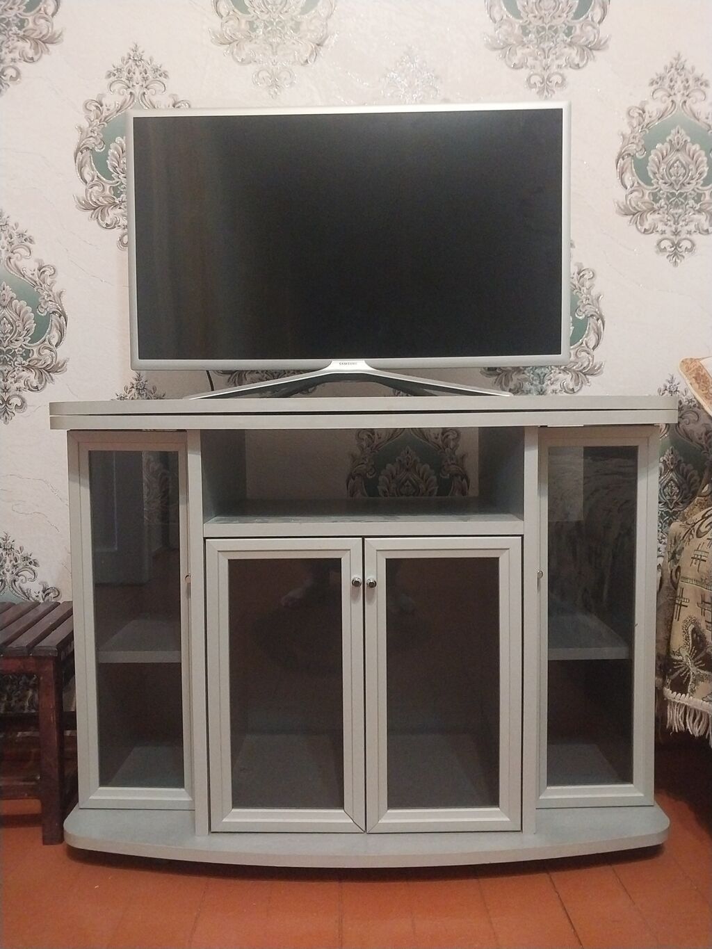 Tv altlığı satılır Vəziyyəti: İdeal Çoxfunksiyalıdır. Üst hissəsi — Televizor altlıqları və standlar, Digah (2)
