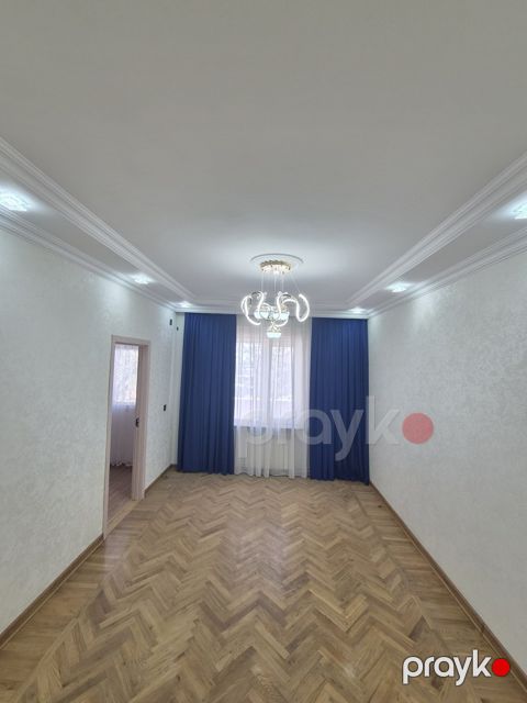 Satılır 2 otaqlı köhnə tikili 50 m²