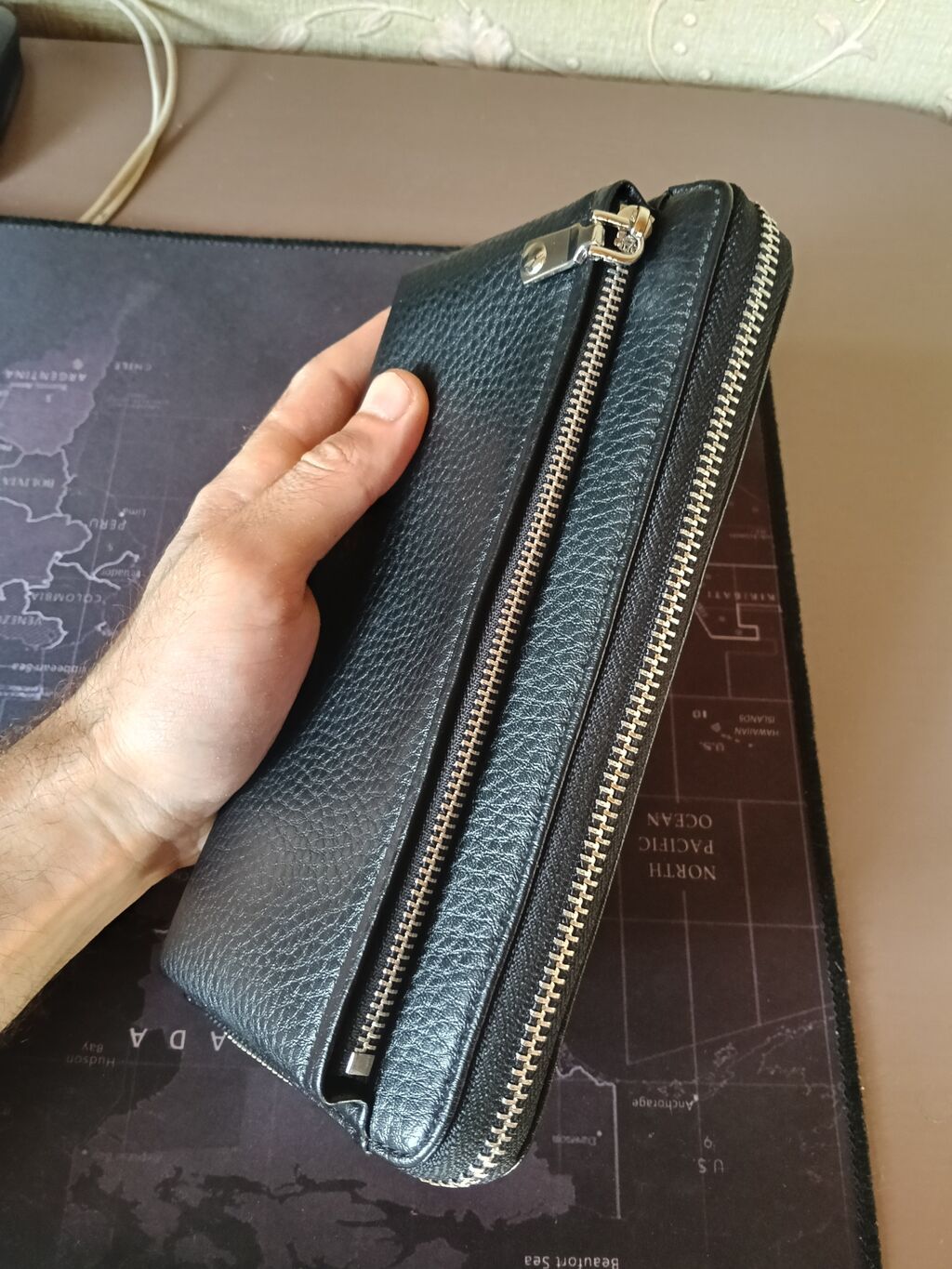 Qara dərili pul qabı / klatç - Material: teksturalı qara dəridən — Cüzdanlar və vizit kartlıqları, Bakı (4)