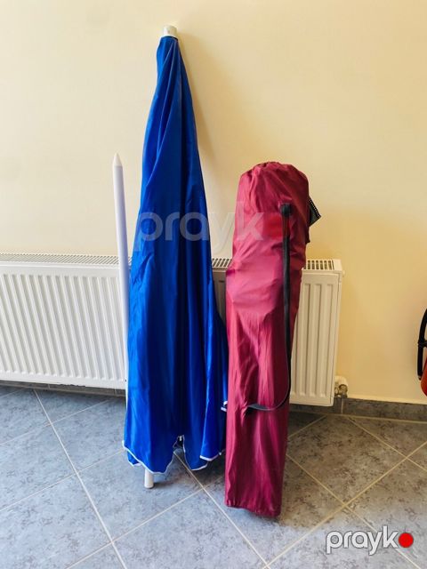 Oturacaq və zontik — Bakı