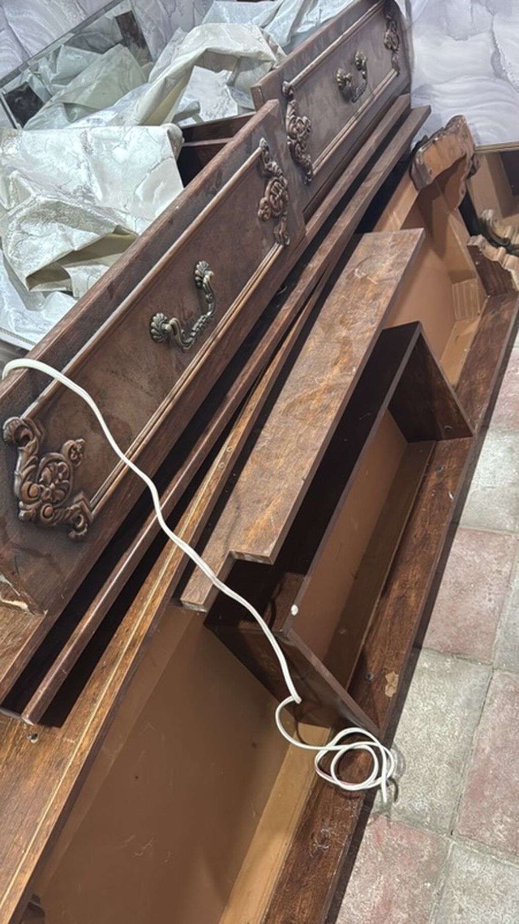 Klassik üslubda böffe/servant vitrin şkafı - Material: tünd ağac — Şkaflar, Masazır (2)