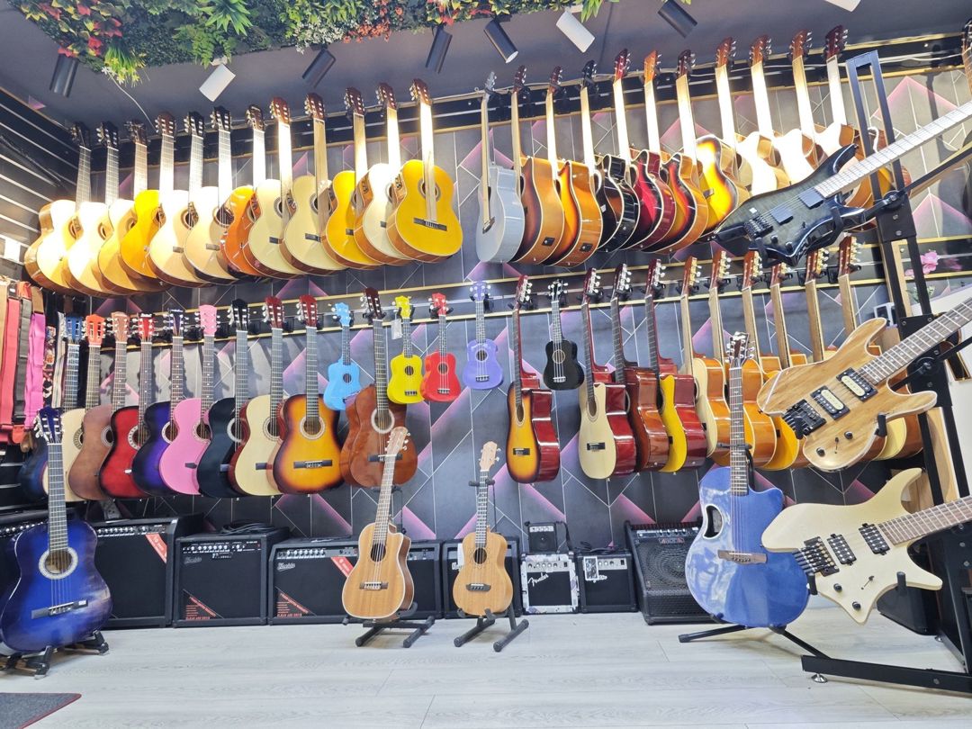 Gitara ukulelelər — Musiqiə alətləri, Bakı