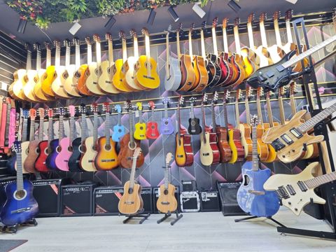 Gitara ukulelelər — Bakı