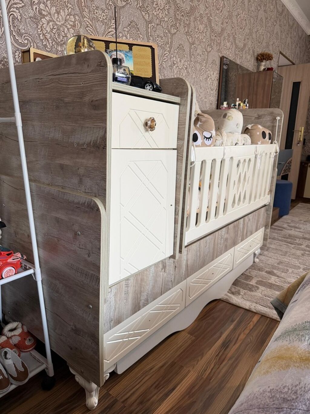 Oğlan və qız üçün, Yeni, Dördbucaq, Beşik, Dəst ilə, Matras ilə, Yellənmə mexanizmi ilə — Mebel, Şəki (3)