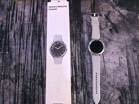 Samsung Galaxy Watch4 Classic – zərif dizaynlı ağıllı saat — Bakı