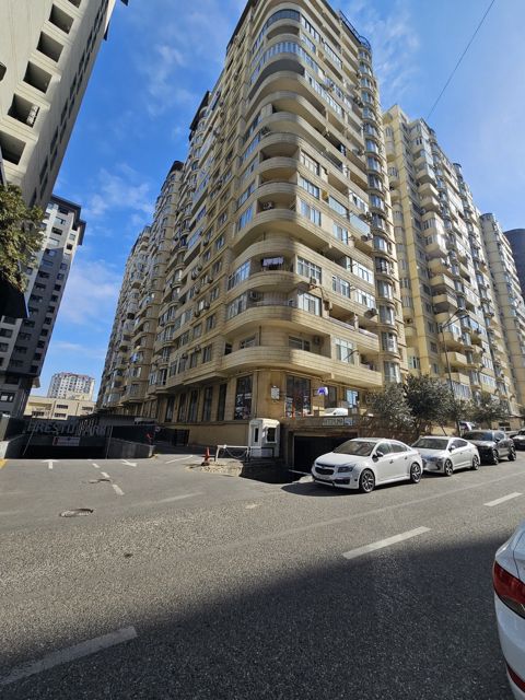 Satılır 3 otaqlı yeni tikili 100 m² — Bakı