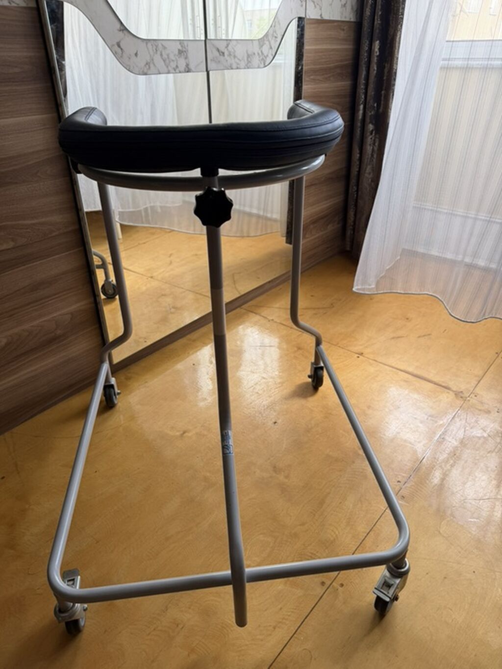 U-şəkilli qol dayaqlı yerimə trenajoru (rollator) - Təyinat — Kürəklər və yürüyüş aparatları, Gəncə (4)