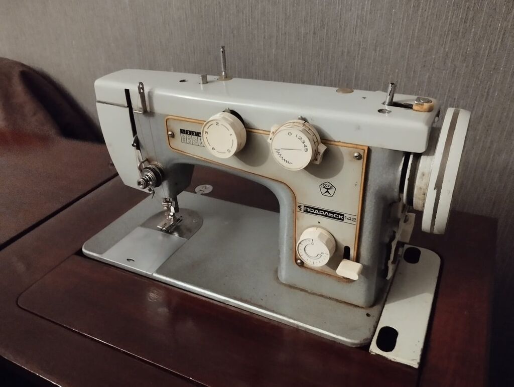 Podolsk 142 tikiş maşını – stol içi quraşdırma ilə - Model: Подольск — Tikiş və işəmə maşınları, Xaçmaz