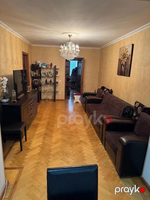 Satılır 4 otaqlı köhnə tikili 80 m²