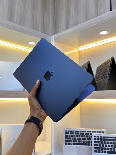 Apple Macbook Air-13 M2 256 GB — Bakı