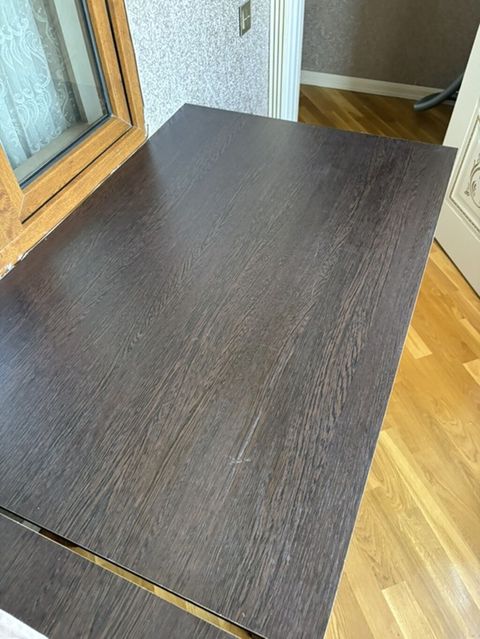 Tünd qəhvəyi rəngdə yemək/iş masası - Material: ağac teksturalı — Xırdalan