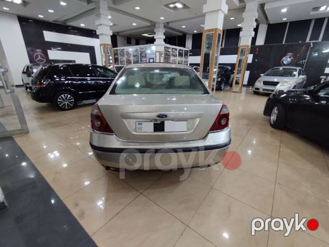 Ford Mondeo sedan Xüsusiyyətlər: - Kuzov: 4 qapılı sedan