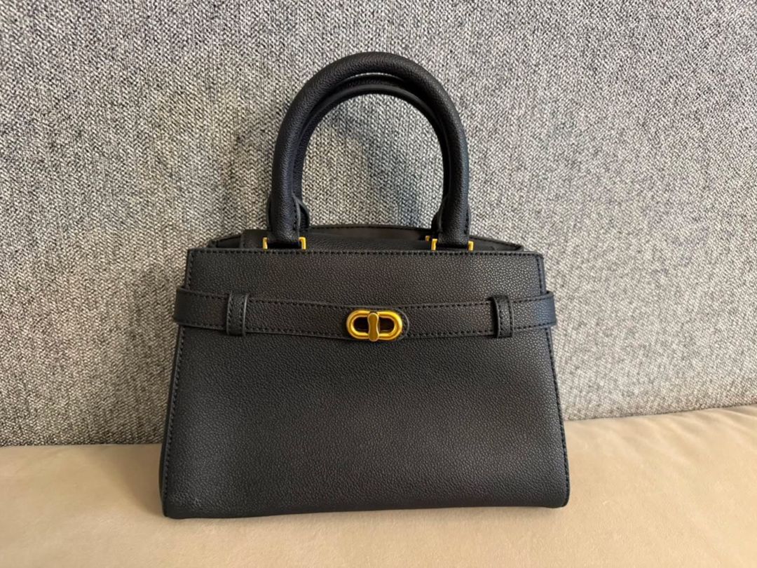 Çanta Charles and Keith — Şəxsi əşyalar, Bakı (4)