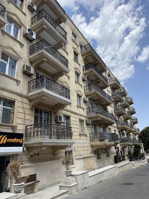 Satılır 3 otaqlı köhnə tikili 72 m² — Bakı