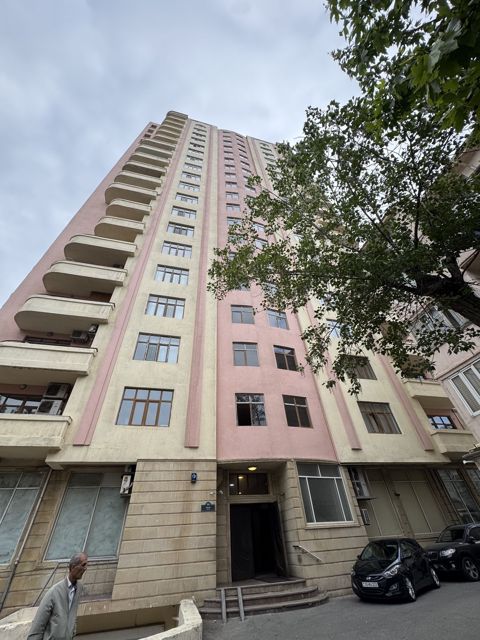 Satılır 4 otaqlı yeni tikili 230 m² — Bakı
