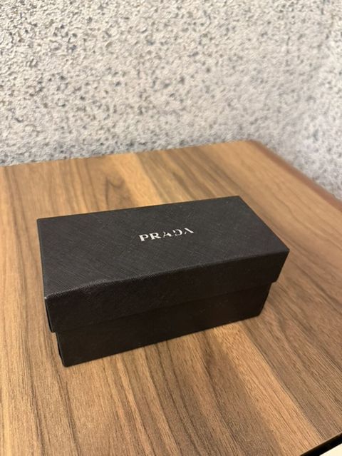 Prada kişi gün eynəyi – orijinal aksesuar dəsti - Brend: Prada (Made — Bakı