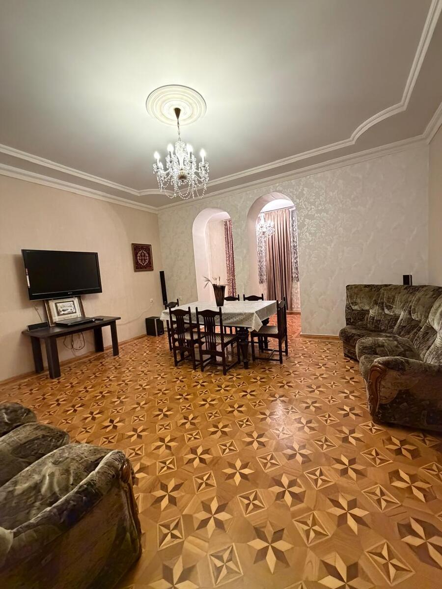 Satılır 2 otaqlı köhnə tikili 75 m² — Mənzil, Bakı