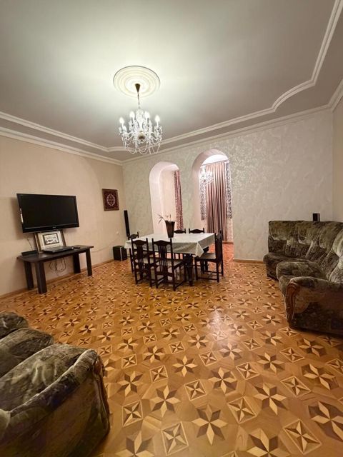 Satılır 2 otaqlı köhnə tikili 75 m² — Bakı