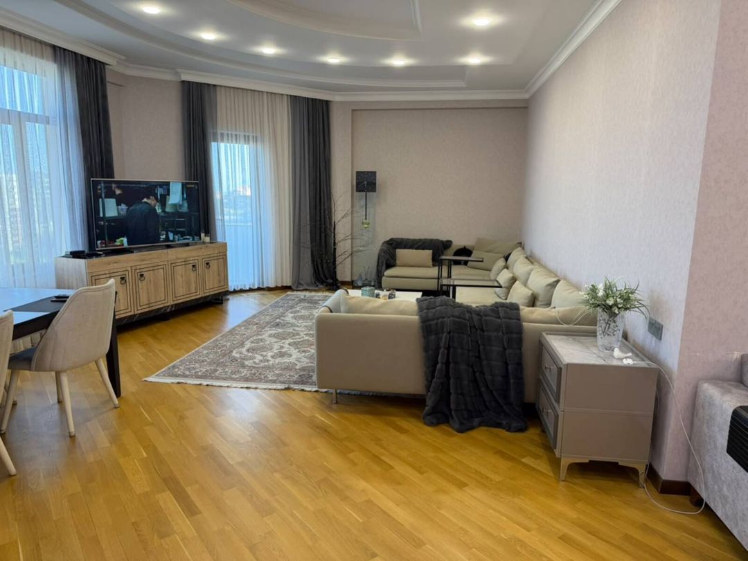 Satılır 4 otaqlı yeni tikili 220 m² — Mənzil, Bakı (8)