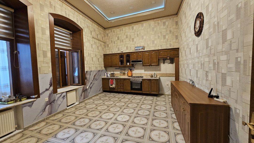 Satılır 5 otaqlı köhnə tikili 200 m² — Mənzil, Bakı (6)
