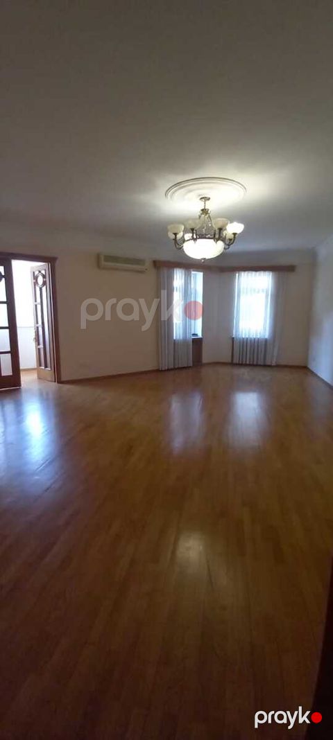 Satılır 3 otaqlı yeni tikili 120 m²