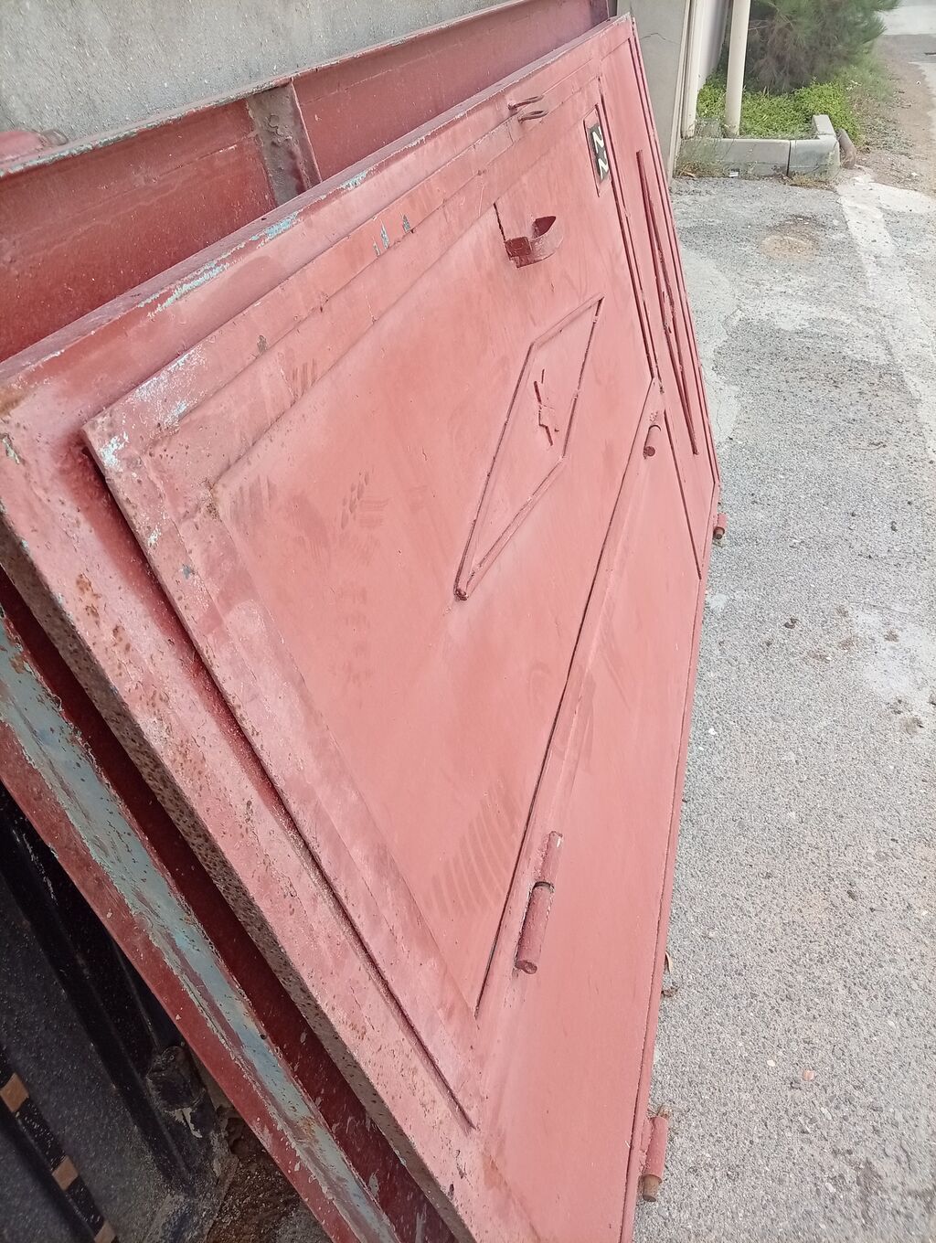 Metal darvaza dəsti - Material: qalın metal/sac - Rəng: qırmızı astar — Təmir və inşaat, Digah (2)