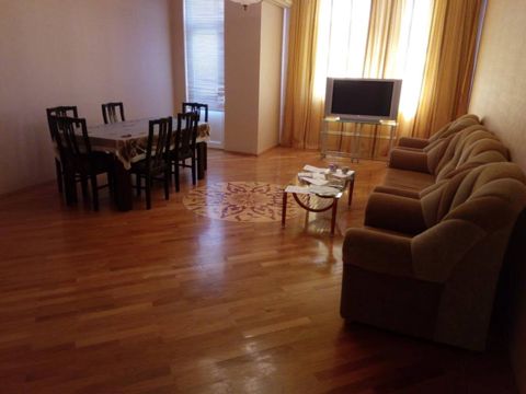 İcarəyə verilir 3 otaqlı yeni tikili 145 m² — Bakı