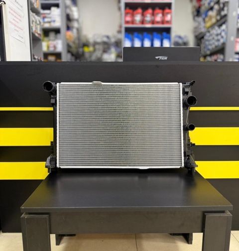 Mercedes W204 su radiatoru — Bakı