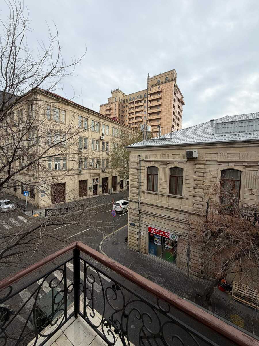 Satılır 7 otaqlı köhnə tikili 450 m² — Mənzil, Bakı (7)