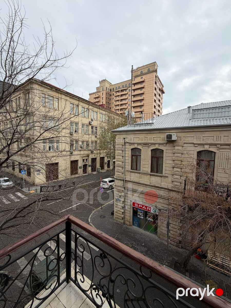 Satılır 7 otaqlı köhnə tikili 450 m² — Mənzil, Bakı (7)